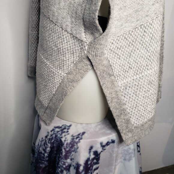 Cozy Soft Grey Banana Republic Sweater Wrap Cardigan Style Snug - Picture 4 of 16